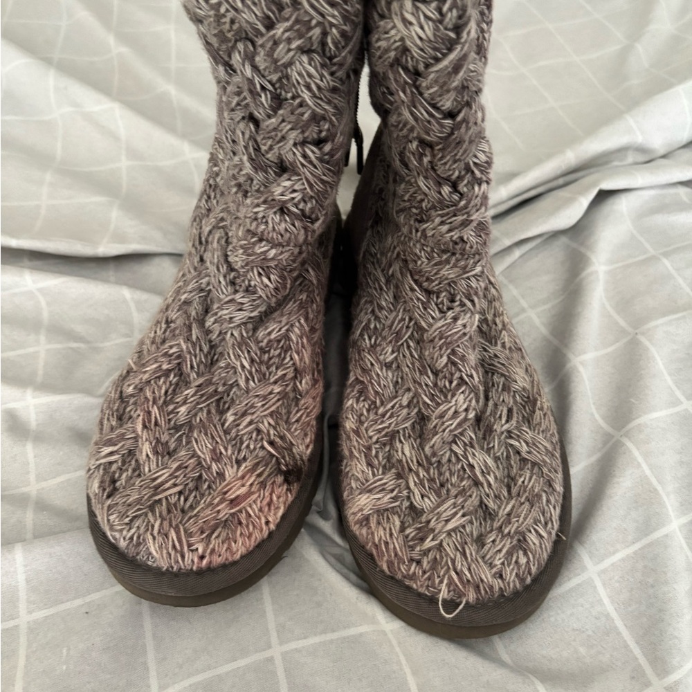 WORN UGG Gray Winter & Rain Boots with Cozy Texture and Tall Design.
